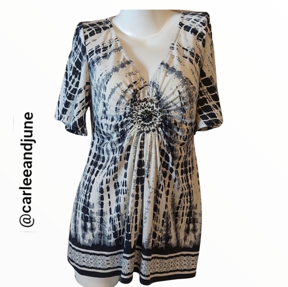 eci New York black and white short sleeve top.. Medallion embellished. Pre-owned
